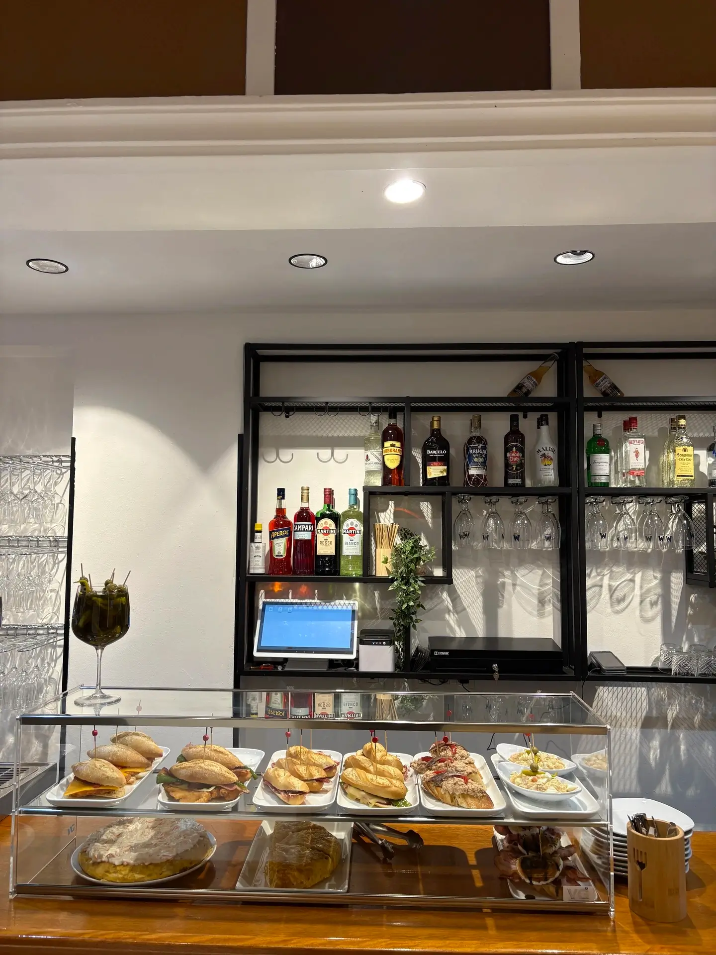 Interior de Basarri Taberna